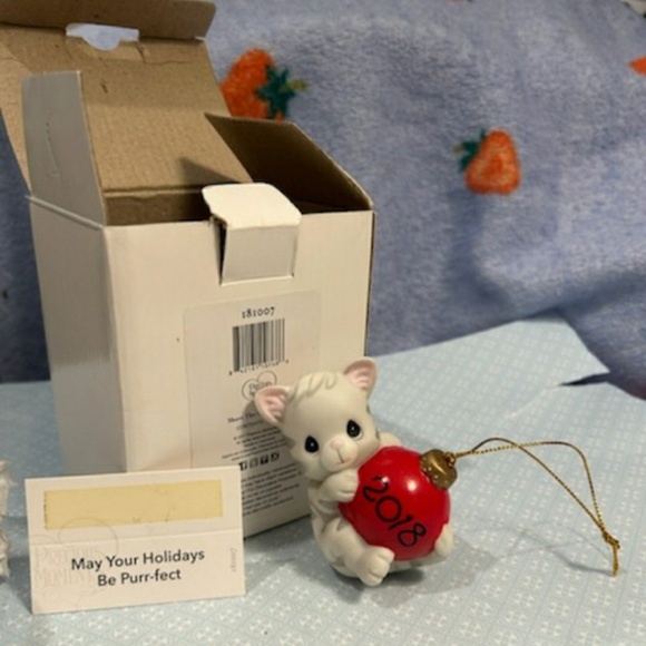 Precious Moments 181007 "May Your Holidays Be Purr-fect" Dated 2018 Cat Ornament - Picture 1 of 5